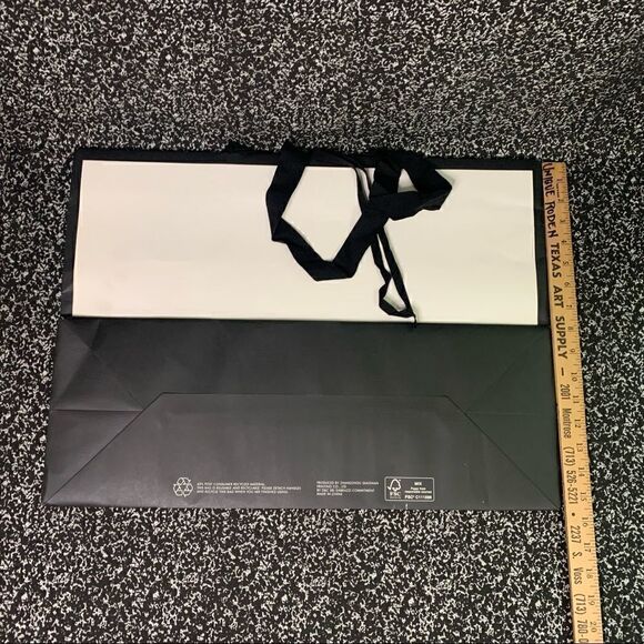 Large Gucci Gift Bag  - Picture 5 of 5